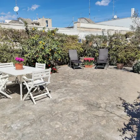 Trullo alleyway, central with private garden