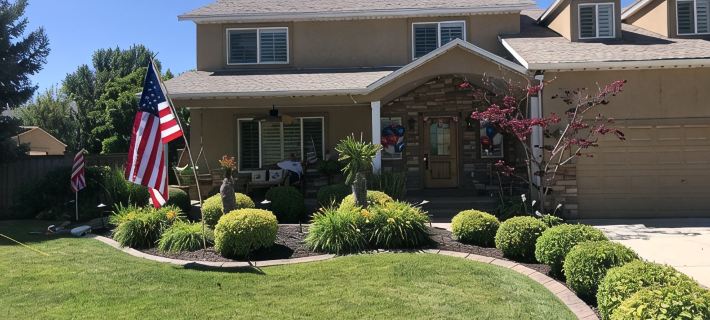 Beachy Home in Provo. Large deck with builtin hot tub, Fire pit, Palapa Hotels in Provo