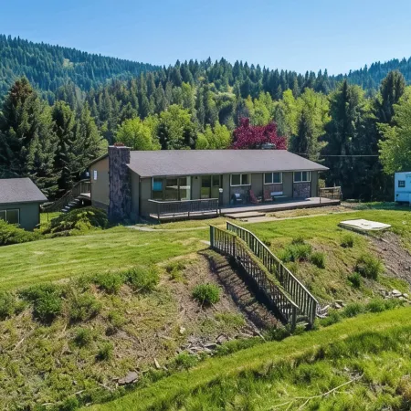 Discover St. Maries charm in our spacious 3-bedroom retreat
