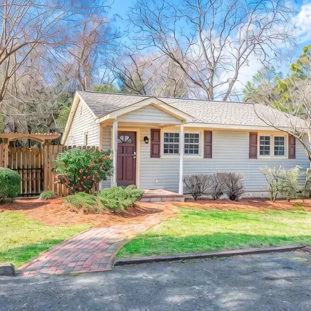SoPi Cottage - Walk to Town - King Bed
