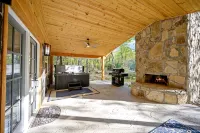 Romantic honeymoon cabin with hot tub! - Romantic