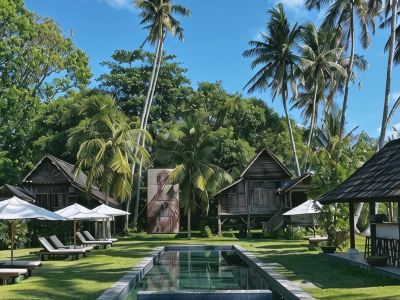 Bon Ton Antique Wooden Villas