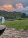 Guest house~ HOT TUB ~Breathtaking mountain views near Hatley Point - Mountain view
