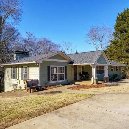 Much to Love Guest Favorite Evergreen Hideaway Waterfront Home w/ Dock. Pets ok