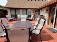 Stone House with patio, hot tub-less than 50 yards to the water. - Homestays