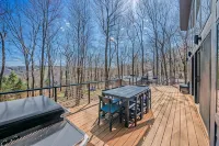 Lake Harmony Access - Swim/Beach, Arcade, Firepit, Outdoor Griddle, 8Min to Ski - 4-Star