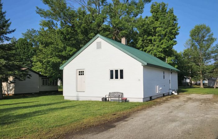 Cozy modern home close to Porcupine mountains and on snowmobile trail