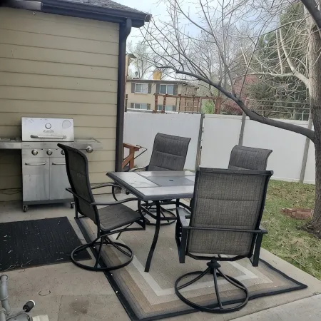 Cozy home short walk to Old Town Arvada, parks, dinning and shopping