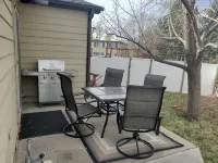 Cozy home short walk to Old Town Arvada, parks, dinning and shopping - 2성급