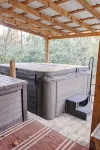 Cozy Pines Log Cabin 2BR+Loft Creekside w/ Hot Tub - Alphydda