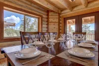 Gorgeous 5 Bedroom Log Cabin for your ALL YEAR relaxation by Zion National Park - Uima-altaat