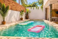 Spacious 2Br w/ Pool •  Walk to Beach & Town • Quiet Area - Villas