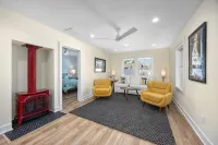 House Haven Steps From North Beach Walk to Town! - Villas