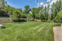 Luxurious Private Estate with Hot Tub. Game Room, Grand Piano- Near Ski Resort - Wi-Fi