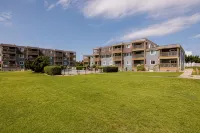 End Unit Oceanfront Condo 2 Min to Beach 1.5 if You Run That View Though!!! - พร้อมWifi