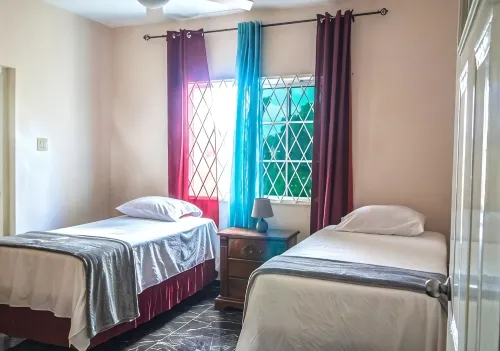 Coke's Guest House - 2-Star