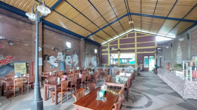 Hotel Shinta 1 Near Stasiun Kertosono Mitra RedDoorz Hôtels à : Kertosono