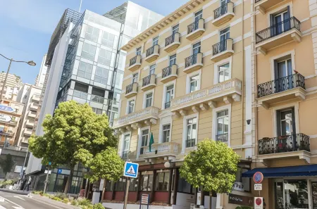 Ambassador-Monaco Отели рядом с достопримечательностью «Площадь Казино»