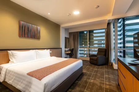 Hotel 7 Suria Отели рядом с достопримечательностью «Герл Гидс Ассосиэйшен»