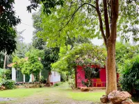 Relax Camp Resort Kaeng Krachan 康卡沾國家公園附近的飯店