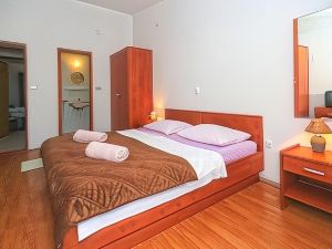 Bocin Rosso Apartments