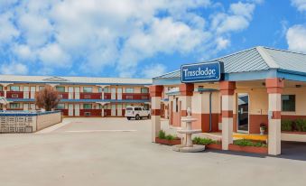 A Riverside Inn Travelodge by Wyndham