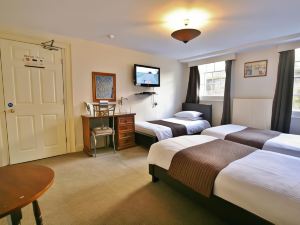 Central Hotel Cheltenham by Roomsbooked