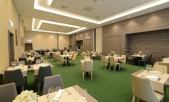 a large dining room with tables and chairs arranged for a group of people to enjoy a meal together at Hotel Princess