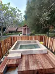Forest Resort & Onsen فنادق في Pacet