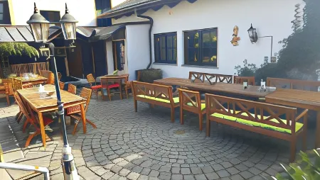 老啤酒屋酒店