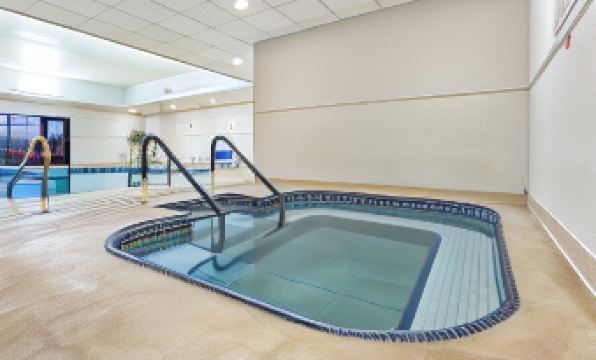 Super 8 by Wyndham Germantown/Milwaukee