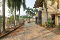 SR Residence Near Mall Ciputra Cibubur Mitra RedDoorz