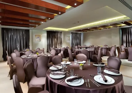 Al Hail Waves Hotel Managed by Centara