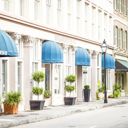 Kings Courtyard Inn Отели рядом с достопримечательностью «Музей Олд Слэйв Март»