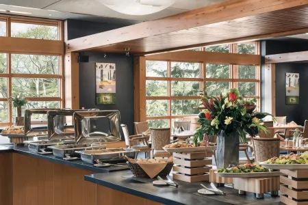 Cedarbrook Lodge Отели рядом со станцией Link Light Rail - Tukwila Station