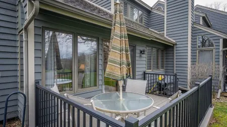 A Galena Territory townhome near amenities, sleeps 6