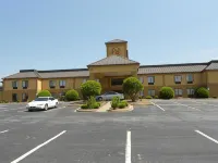 Super 8 by Wyndham Piedmont Greenville Area Hotels in Powdersville