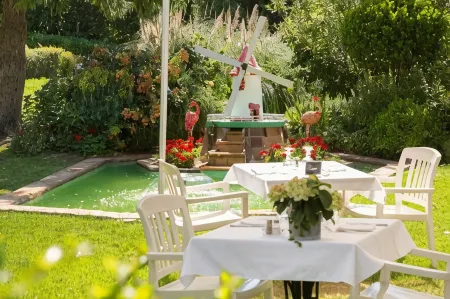 Logis Hôtel et Restaurant la Bombardière Отели в г. Пюэшурси