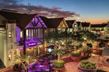 Central Brunswick Apartment Hotel Отели рядом с достопримечательностью «Cloudland»