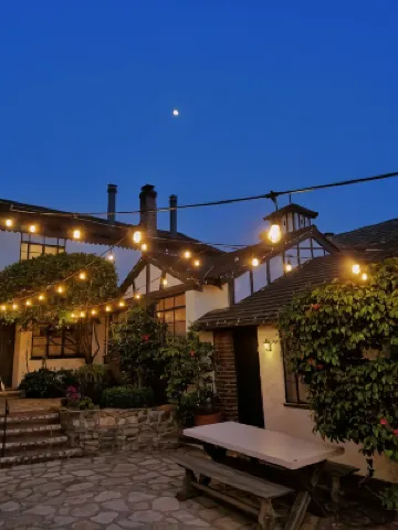 ザ ヴァガボンズ ハウス ローン・サイプレス周辺のホテル