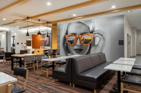 La Quinta Inn & Suites by Wyndham Pflugerville