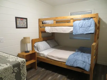 LAKEFRONT Retreat! <br>Escape To Lake Hartwell in this lakeside cottage! Отели в г. Гамлог