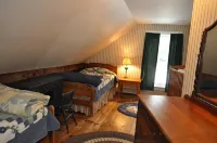 Charming & Private Farm House