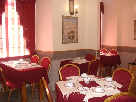 Grande Pensão Residencial Alcobia Отели рядом с достопримечательностью «площадь Рестаурадориш»