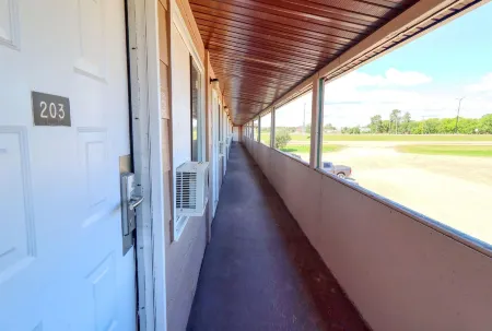 Kings Court Motel Отели в г. Колд-Лейк