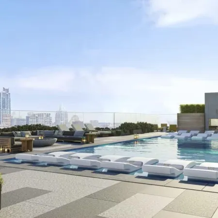 Luxe Rainey St High Rise - Heated Pool - Gym - Atx