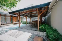 Ayom Java Village Solo Hotel dekat Flamboyan House