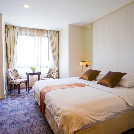 Aphrodite Inn Bangkok Отели рядом с достопримечательностью «Алтари на перекрестке Ратчапрасонг»