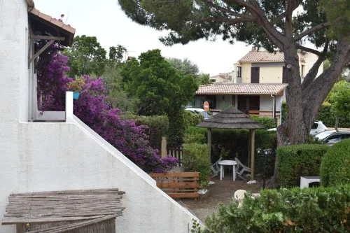 Beach<50m.Equipped terrace. Parking. Car and bicycle options. Wifi.  No. of activities