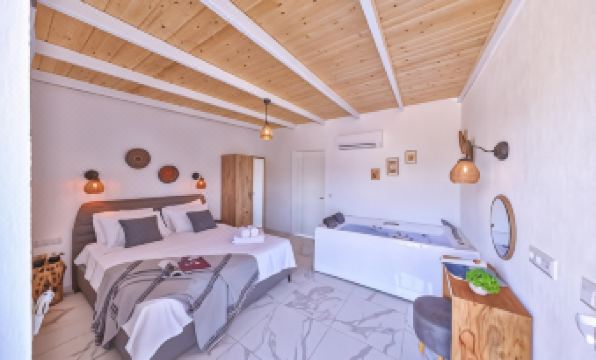 Villa Ay